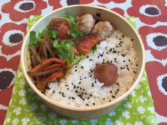 曲げわっぱ弁当 丸 鮭 とりつくね