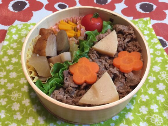 曲げわっぱ弁当　牛肉とタケノコのみそ煮弁当